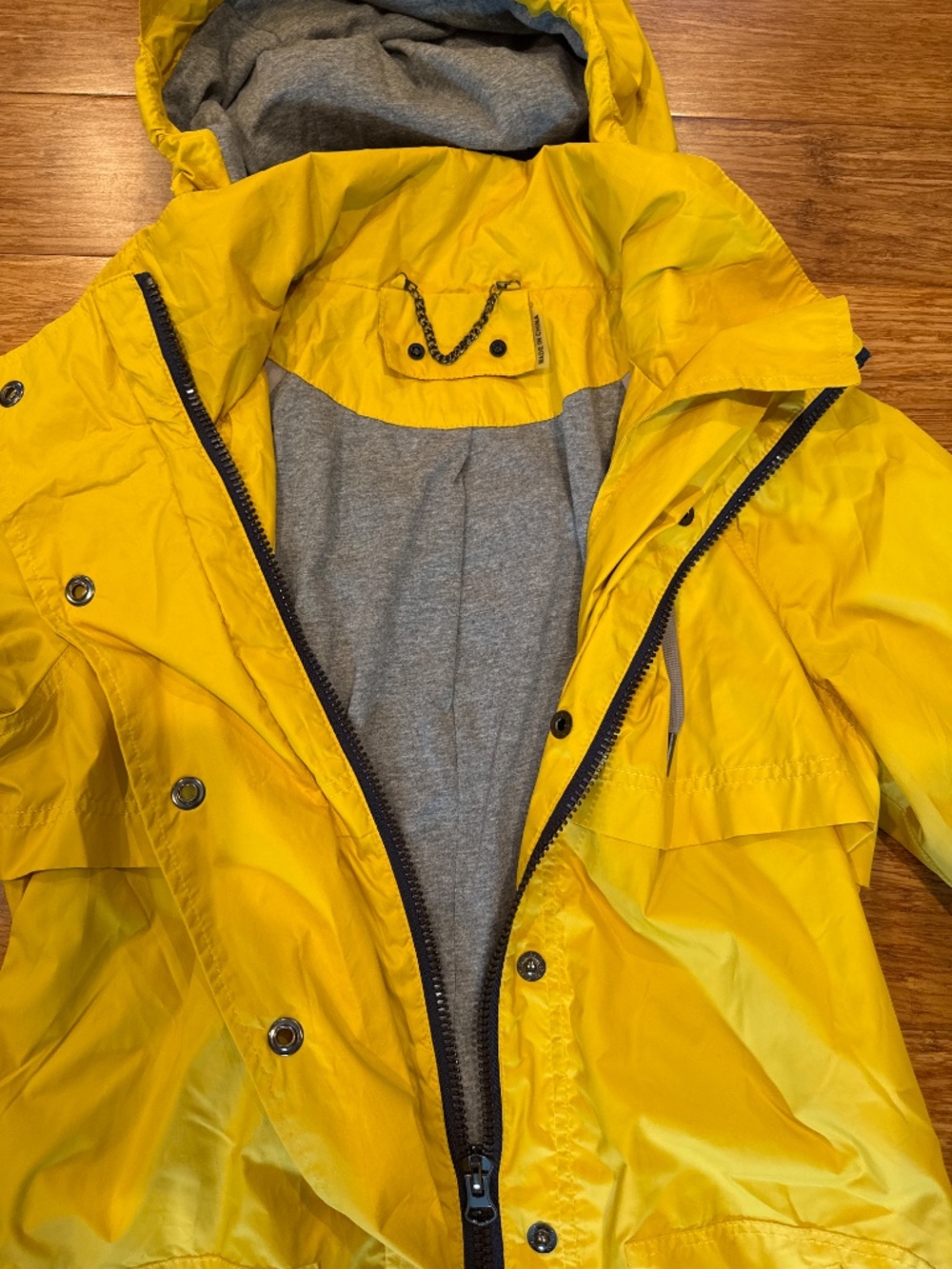 Yellow rain coat - Picture 4 of 7